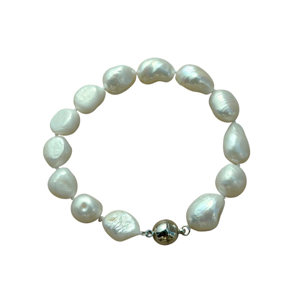 Timeless Elegance: Baroque Pearl Bracelet